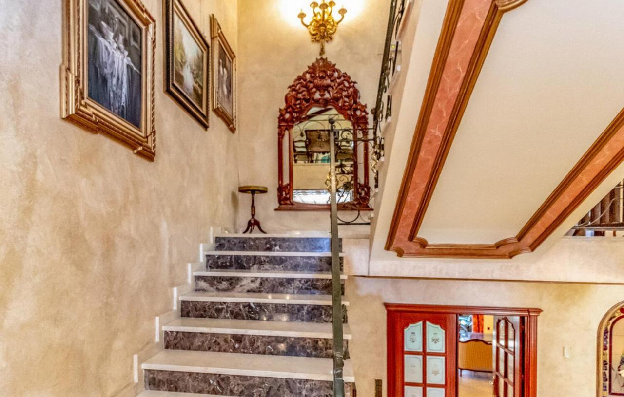 With Private Pool,near The , Bbq, Wifi Villa Malaga